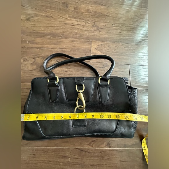 Wilson’s Leather black shoulder bag with gold hardware - Picture 3 of 14